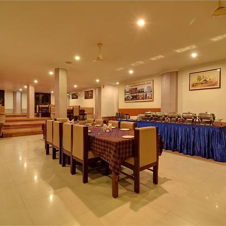 Hotel Savera Palace Mount Abu Exterior photo