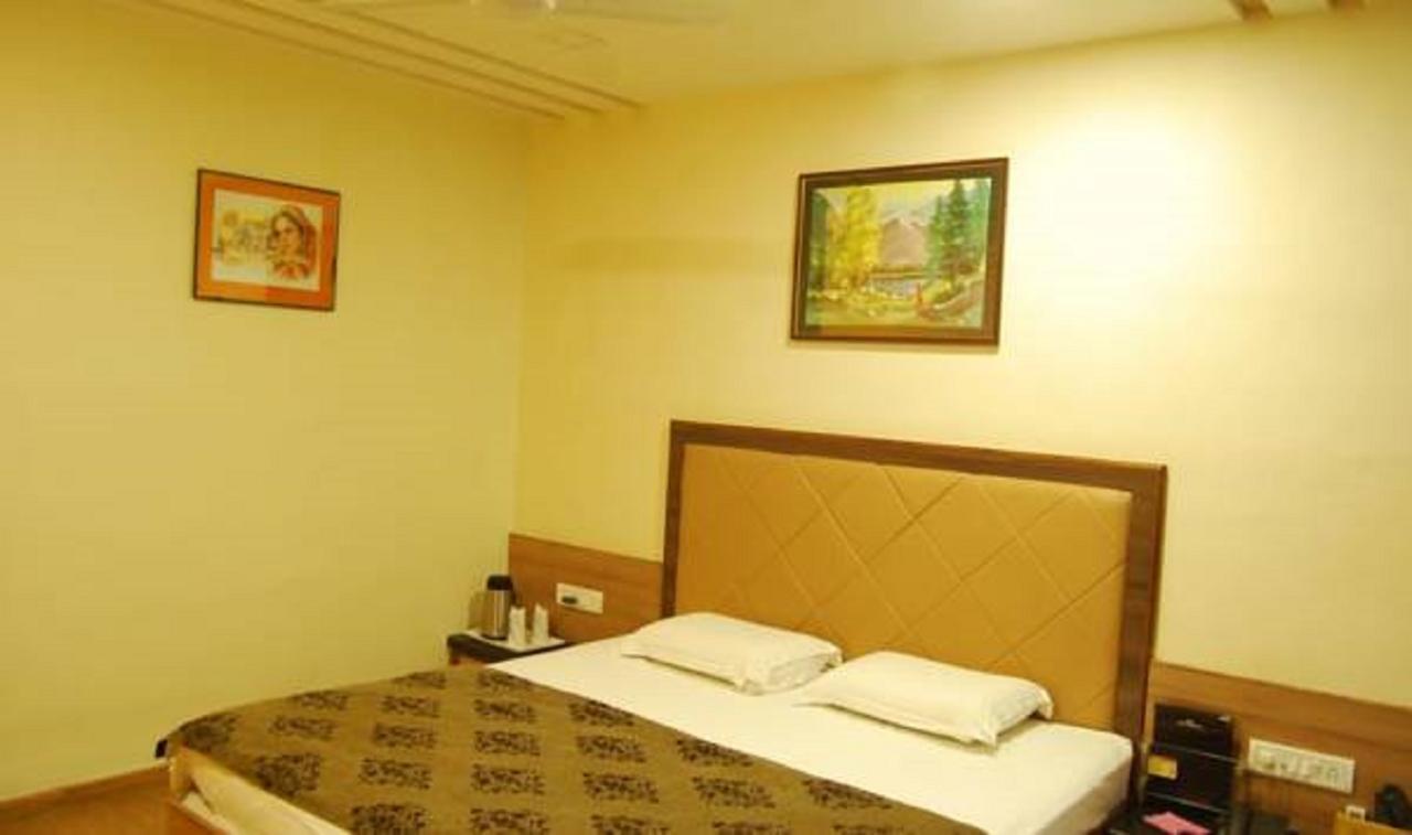 Hotel Savera Palace Mount Abu Exterior photo