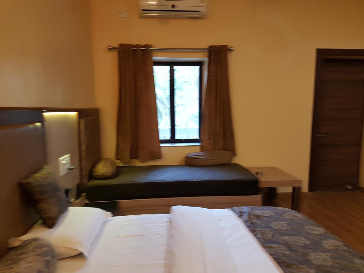 Hotel Savera Palace Mount Abu Exterior photo