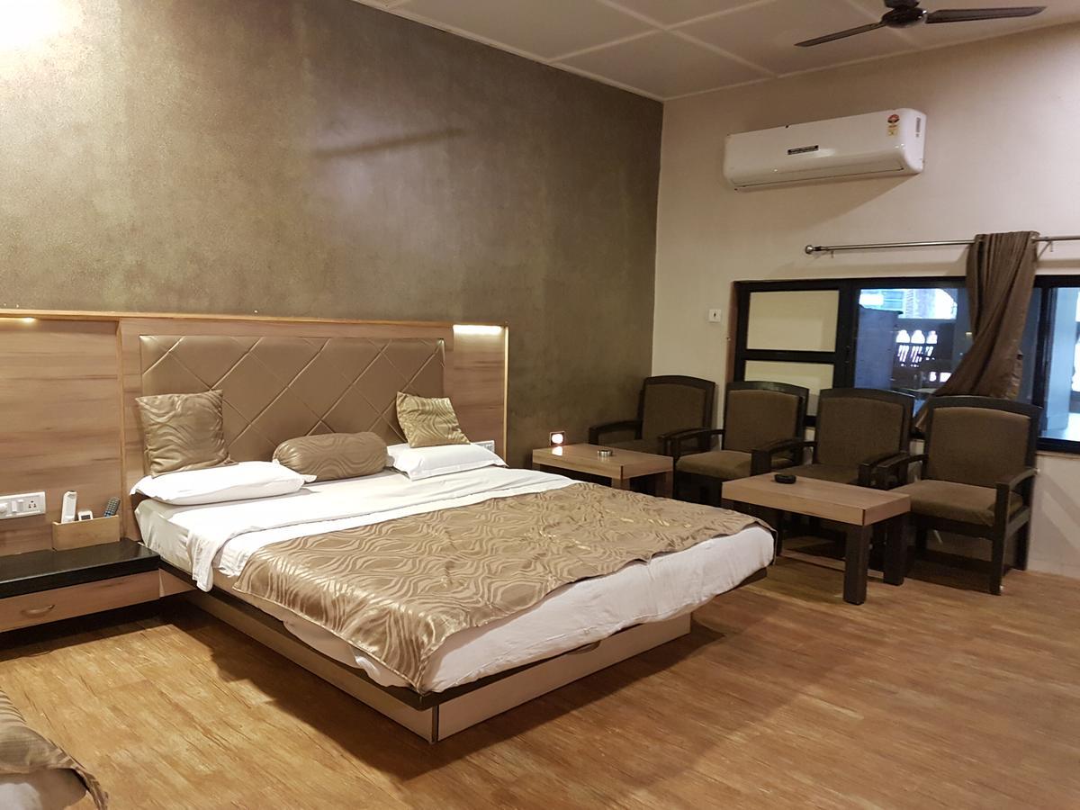 Hotel Savera Palace Mount Abu Exterior photo