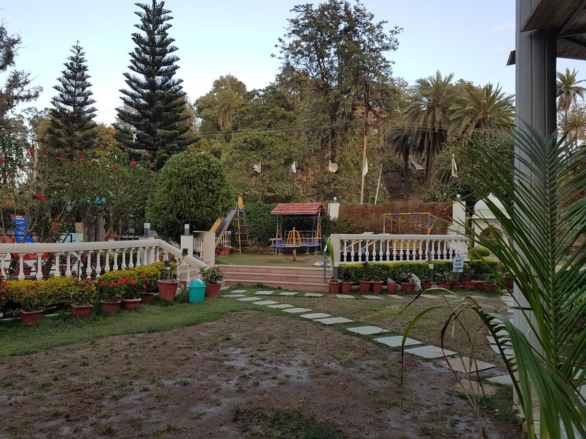 Hotel Savera Palace Mount Abu Exterior photo